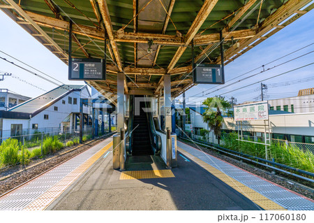 日本の寒川都市景観　JR相模線　寒川駅などを望む。エスカレーター設置。左側は南口＝令和6年7月21日 117060180