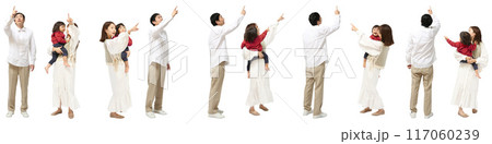 女の子赤ちゃん抱っこのファミリー家族の全身人物切り抜き素材 117060239