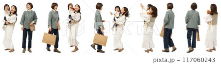 女の子赤ちゃん抱っこのファミリー家族の全身人物切り抜き素材 117060243