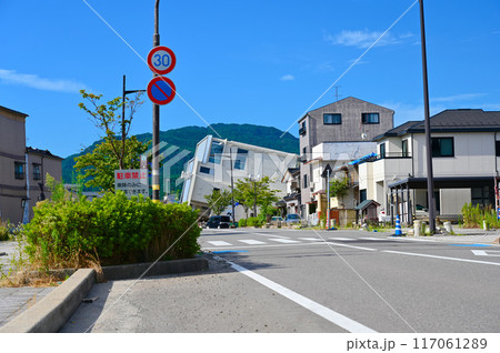 能登半島地震　倒壊したビル　輪島市 117061289