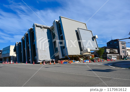能登半島地震　倒壊　ビル　輪島市 117061612