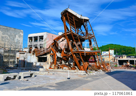 能登半島地震　解体作業進む燃え尽きたビル　朝市通り　輪島市 117061861