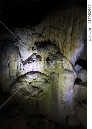 Walking through the inside of Yarrangobilly Caves in the Snowy Mountains 117062606