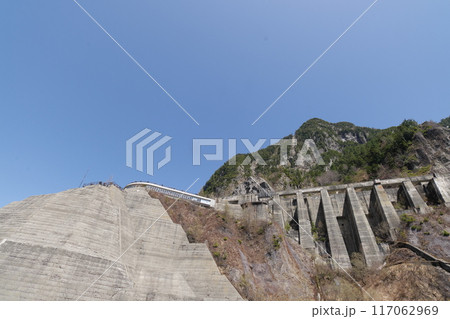立山黒部アルペンルート　黒部ダム展望台とケーブルクレーン基礎遺構 117062969