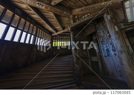 会津さざえ堂 (円通三匝堂)の螺旋階段 117063085