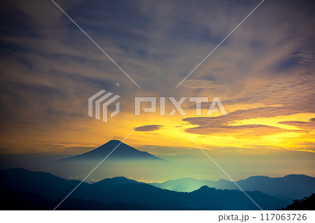真夜中の清水吉原から見る彩ずく雲海と雲に富士山 真夜中の清水吉原から見る彩ずく雲海と雲に富士山 117063726
