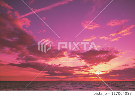 Seascape in the early morning. Sunrise over the sea 117064058