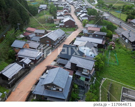 歴史的国道若狭熊川宿の空撮 歴史的国道若狭熊川宿の空撮 117064671