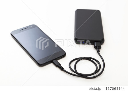 スマホとモバイルバッテリー 117065144