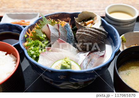 大分名物の新鮮な関あじ関さば関ぶりの刺身定食 117065870