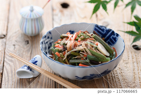 山菜の水煮 (わらび、芋の茎、なめこ、姫竹、木耳、えのき、人参) 117066665