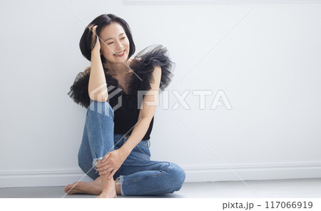 ミドル女性ビューティーイメージ 117066919