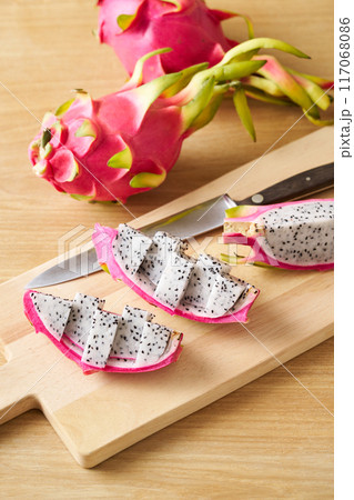 切り分けたドラゴンフルーツ 切り分けたドラゴンフルーツ 117068086