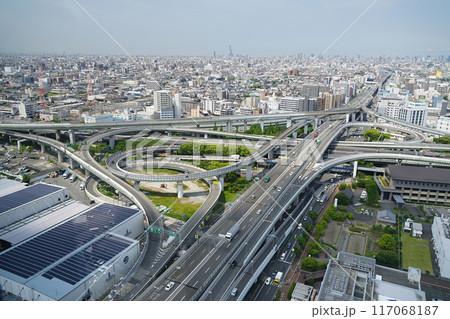 大阪 東大阪市 市役所から見た東大阪JCTと市街地(南西方向)(初夏) 大阪 東大阪市 市役所から見た東大阪JCTと市街地(南西方向)(初夏) 117068187