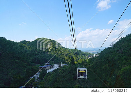 兵庫　神戸　有馬温泉郷と有馬温泉駅（六甲有馬ロープウェーから、夏） 117068215