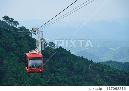 兵庫　神戸　六甲有馬ロープウェー　ゴンドラ（裏六甲、夏） 117068216