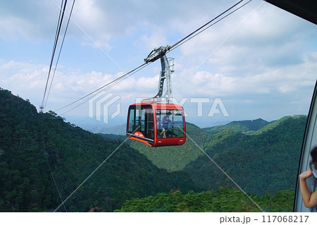 兵庫　神戸　六甲有馬ロープウェー　ゴンドラ（裏六甲、夏） 117068217