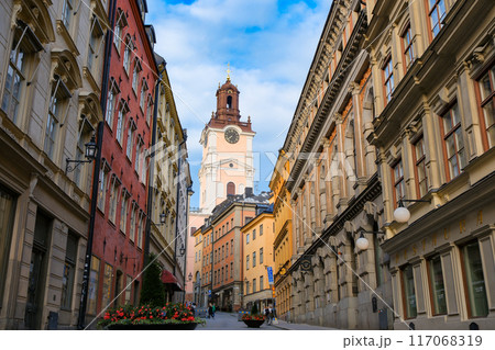 スウェーデン ストックホルムの旧市街、ガムラスタンの街並み 117068319