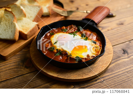 トマトソースと食パン（シャクシュカ風） 117068841