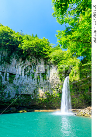 夏のうのこの滝 宮崎県五ヶ瀬町 夏のうのこの滝 宮崎県五ヶ瀬町 117069210