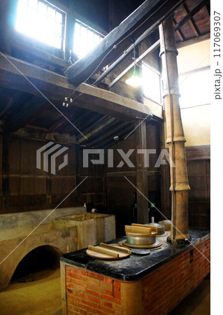 備中吹屋の町並み　吹屋ふるさと村（旧片山家住宅）1階調理場（かまど） 117069307
