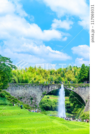 夏の通潤橋　熊本県上益城郡 117069331