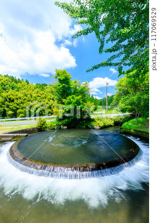 夏の通潤用水 小笹円形分水　熊本県上益城郡 117069529