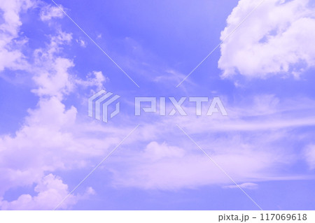 雲のある青空 (背景素材) 雲のある青空 (背景素材) 117069618