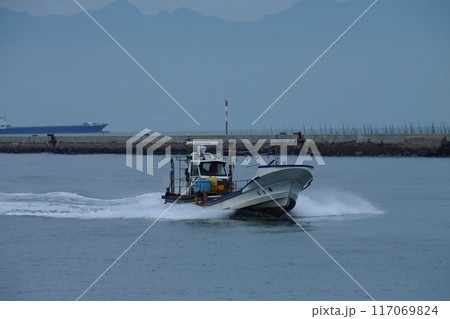 大牟田市　三池港　漁船、 117069824