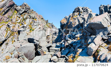 秋の鳥海山登山：御室小屋～山頂（新山） 117070624