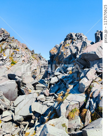 秋の鳥海山登山:御室小屋~山頂(新山) 秋の鳥海山登山:御室小屋~山頂(新山) 117070625