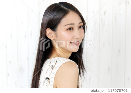 キレイな髪の女性 117070701