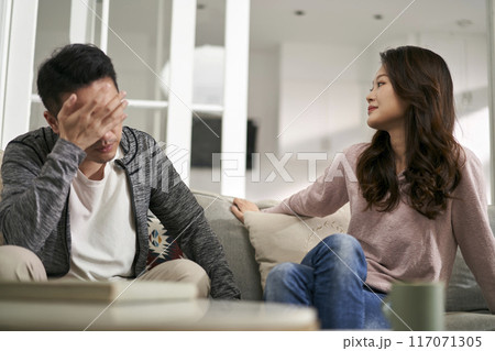 young asian couple having marriage problem 117071305
