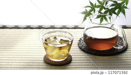 夏の定番飲み物　冷たい麦茶 117071392