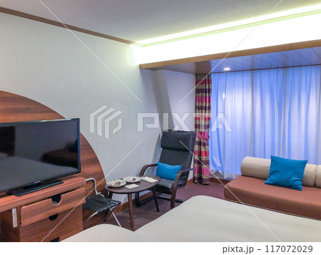 沖縄県恩納村にあるシェラトン沖縄 サンマリーナリゾートの綺麗な客室 沖縄県恩納村にあるシェラトン沖縄 サンマリーナリゾートの綺麗な客室 117072029