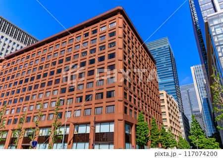 東京　千代田区 丸の内　日比谷通りから見た 岸本ビルヂング 117074200