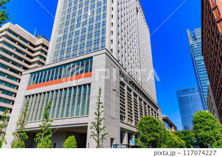 東京　千代田区 丸の内　日比谷通りから見た 三菱商事ビルディング 117074227
