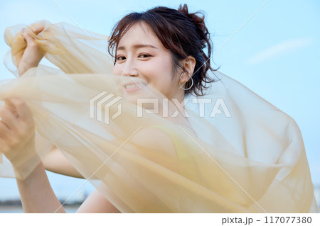 夏の女性ポートレート 117077380