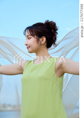 夏の女性ポートレート 夏の女性ポートレート 117077399