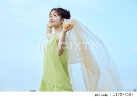 夏の女性ポートレート 117077587