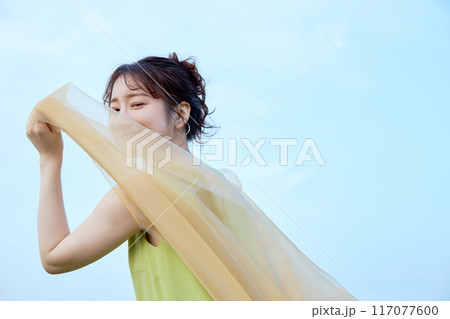 夏の女性ポートレート 夏の女性ポートレート 117077600