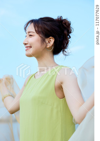 夏の女性ポートレート 117077629