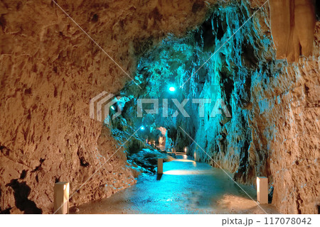 東北・龍泉洞・月宮殿・百間廊下の奥にある、月を思わせる幻想的な広い空間・岩手県岩泉町(2) 東北・龍泉洞・月宮殿・百間廊下の奥にある、月を思わせる幻想的な広い空間・岩手県岩泉町(2) 117078042