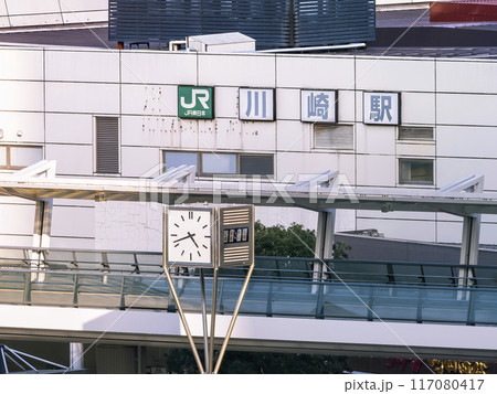 JR川崎駅西口の駅名看板 117080417