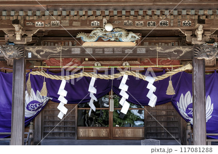 しめ縄に付ける紙垂（しで）のイメージ【神社】 117081288