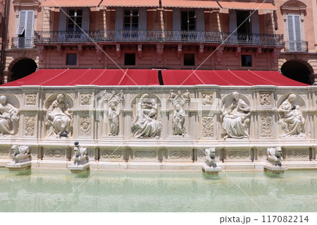 ガイアの泉 カンポ広場 世界遺産 シエナ イタリア ヨーロッパ ガイアの泉 カンポ広場 世界遺産 シエナ イタリア ヨーロッパ 117082214