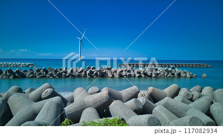 富山県入善町沿岸の洋上風力発電風車の様子 富山県入善町沿岸の洋上風力発電風車の様子 117082934