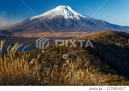晩秋の平尾山から見る富士山 晩秋の平尾山から見る富士山 117083627