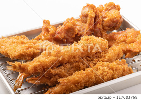 揚げ物（鶏の唐揚げ　エビフライ　ヒレカツ） 117083769