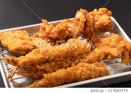揚げ物（鶏の唐揚げ　エビフライ　ヒレカツ） 117083774